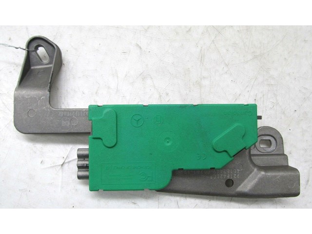 2003-2006 MERCEDES E500 W211 OEM RIGHT FRONT C PILLAR RADIO ANTENNA AMPLIFIER 