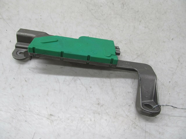 2003-2006 MERCEDES E500 W211 OEM RIGHT FRONT C PILLAR RADIO ANTENNA AMPLIFIER 