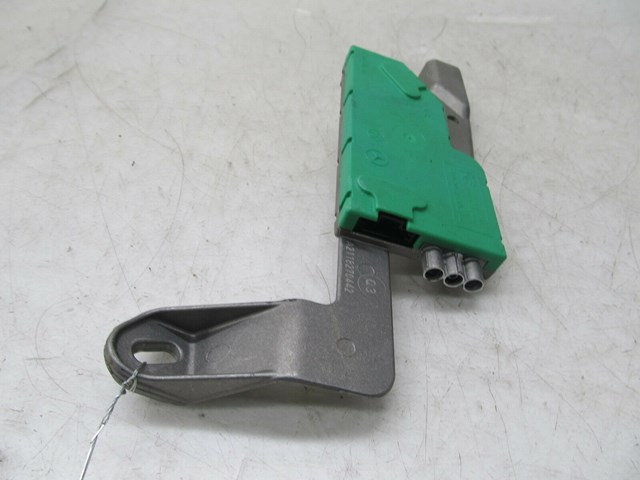 2003-2006 MERCEDES E500 W211 OEM RIGHT FRONT C PILLAR RADIO ANTENNA AMPLIFIER 