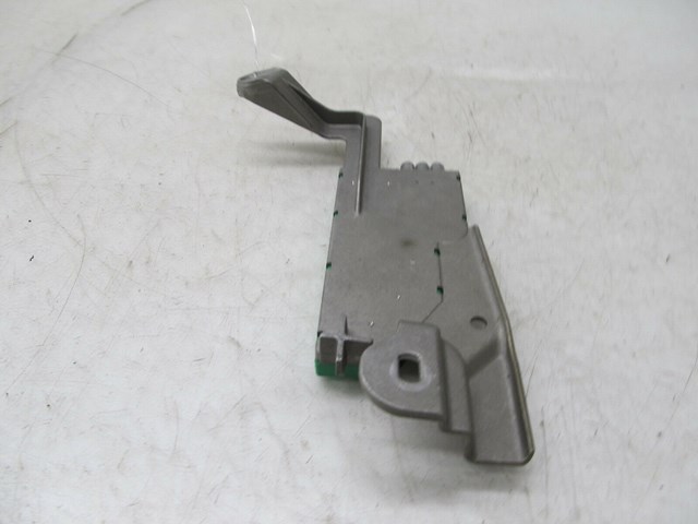 2003-2006 MERCEDES E500 W211 OEM RIGHT FRONT C PILLAR RADIO ANTENNA AMPLIFIER 