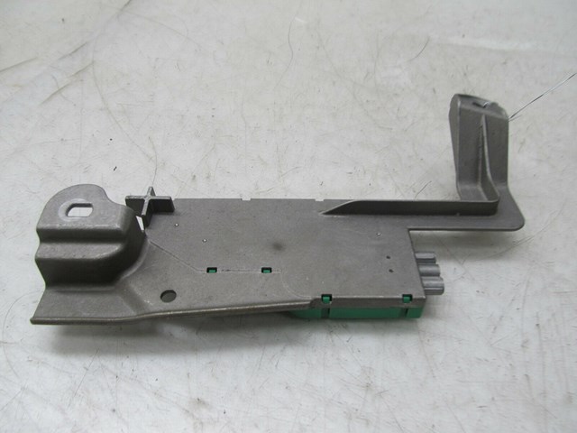 2003-2006 MERCEDES E500 W211 OEM RIGHT FRONT C PILLAR RADIO ANTENNA AMPLIFIER 