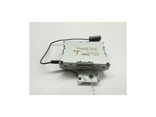 2005-2007 INFINITI G35 COUPE OEM LEFT SIDE REAR RADIO ANTENNA BOOSTER CLARION