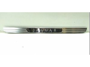 2004-2007 JAGUAR XJR X350 OEM RIGHT FRONT DOOR SEAL SCUFF CHROME PLATE STEP TRIM
