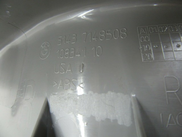 2007-2010 BMW X5 E70 OEM RIGHT SIDE FLOOR KICK PANEL TRIM COVER SCUFF PLATE GRAY