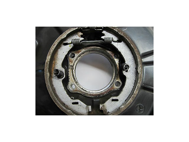 2003-2005 MERCEDES E500 W211 OEM LEFT REAR KNUCKLE SPINDLE WHEEL HUB W/O BEARING