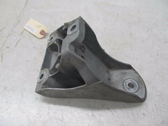 2004-2007 VOLKSWAGEN TOUAREG OEM LEFT FRONT ENGINE MOUNT SUPPORT BRACKET 