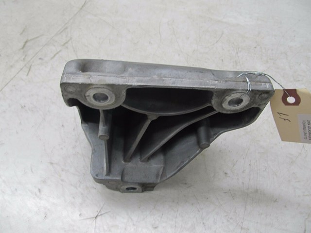 2004-2007 VOLKSWAGEN TOUAREG OEM LEFT FRONT ENGINE MOUNT SUPPORT BRACKET 