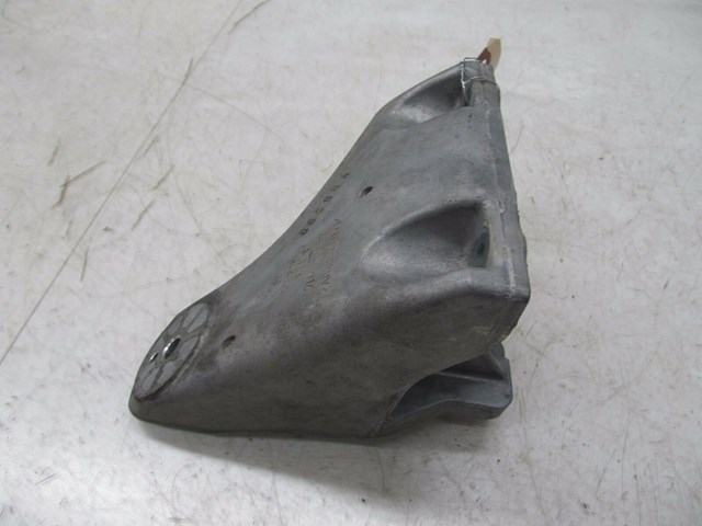 2004-2007 VOLKSWAGEN TOUAREG OEM LEFT FRONT ENGINE MOUNT SUPPORT BRACKET 