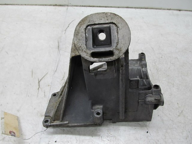  2003-2006 RANGE ROVER HSE OEM RIGHT FRONT ENGINE MOUNT SUPPORT BRACKET 