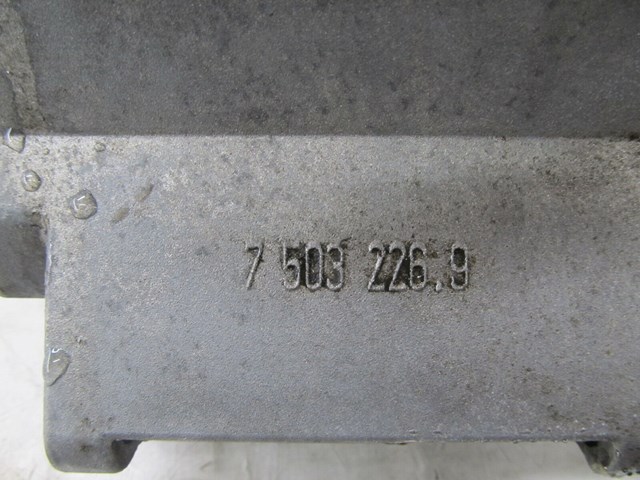  2003-2006 RANGE ROVER HSE OEM RIGHT FRONT ENGINE MOUNT SUPPORT BRACKET 