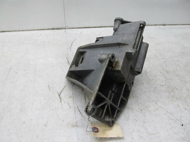  2003-2006 RANGE ROVER HSE OEM RIGHT FRONT ENGINE MOUNT SUPPORT BRACKET 