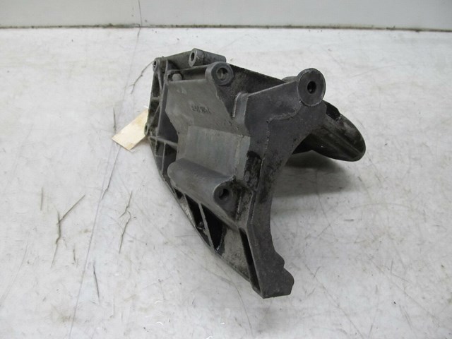  2003-2006 RANGE ROVER HSE OEM RIGHT FRONT ENGINE MOUNT SUPPORT BRACKET 