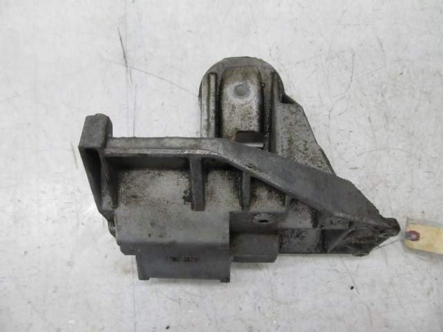  2003-2006 RANGE ROVER HSE OEM RIGHT FRONT ENGINE MOUNT SUPPORT BRACKET 