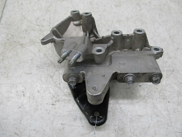  2004-2007 LEXUS RX350 OEM RIGHT FRONT ENGINE MOUNT BRACKET 