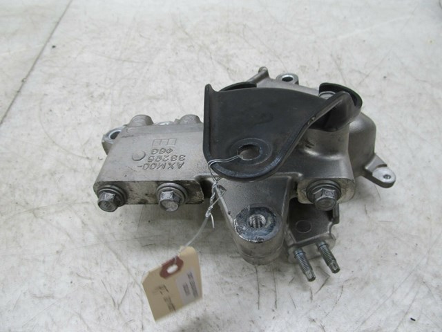  2004-2007 LEXUS RX350 OEM RIGHT FRONT ENGINE MOUNT BRACKET 