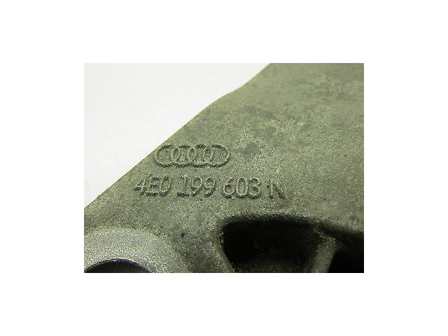 2004-2006 AUDI A8 L QUATTRO D3 OEM RIGHT FRONT MOTOR ENGINE MOUNT BRACKET