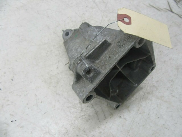 2012-2015 MERCEDES C250 COUPE W204 OEM LEFT SIDE 1.8L ENGINE MOUNT MOTOR BRACKET
