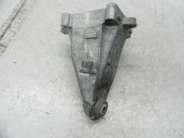 2012-2015 MERCEDES C250 COUPE W204 OEM LEFT SIDE 1.8L ENGINE MOUNT MOTOR BRACKET