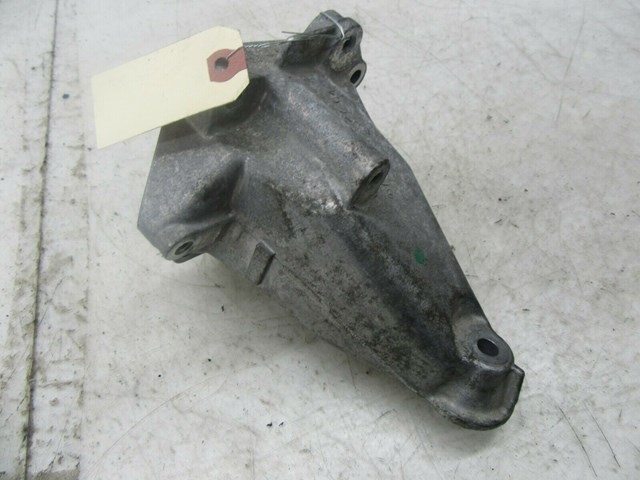 2012-2015 MERCEDES C250 COUPE W204 OEM LEFT SIDE 1.8L ENGINE MOUNT MOTOR BRACKET