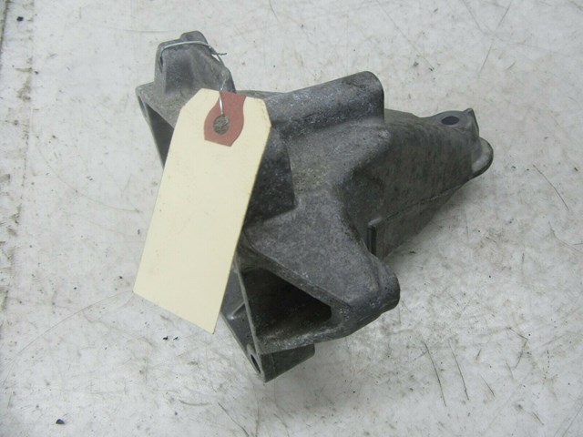 2012-2015 MERCEDES C250 COUPE W204 OEM LEFT SIDE 1.8L ENGINE MOUNT MOTOR BRACKET