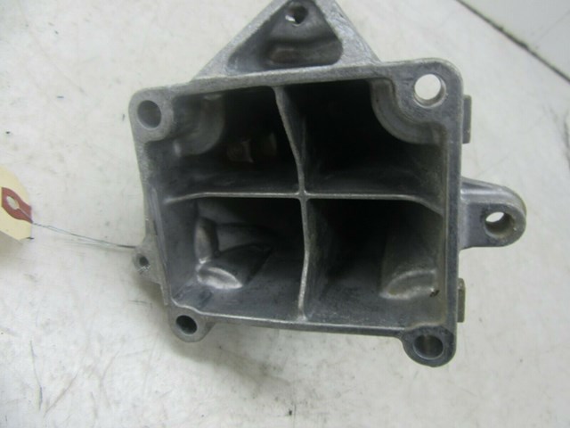 2012-2015 MERCEDES C250 COUPE W204 OEM LEFT SIDE 1.8L ENGINE MOUNT MOTOR BRACKET