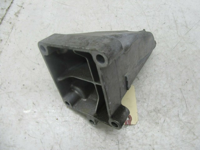 2012-2015 MERCEDES C250 COUPE W204 OEM RIGHT 1.8L ENGINE MOUNT MOTOR BRACKET