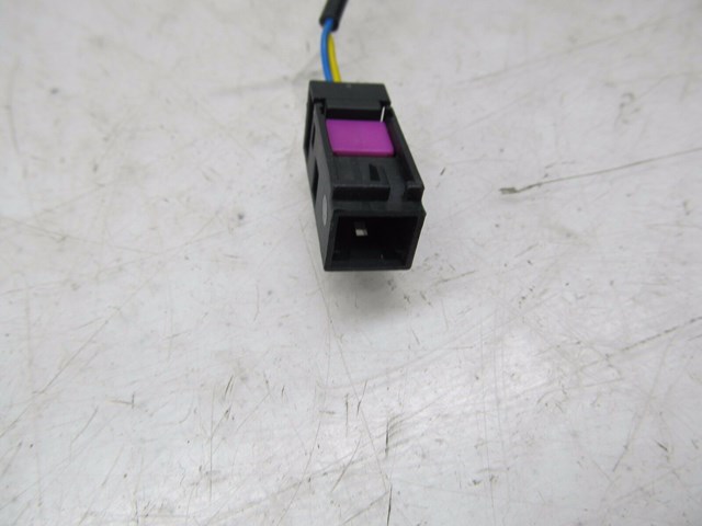  2004-2011 SAAB 9-3 OEM RIGHT FRONT PASSENGER SEAT BELT BUCKLE RECEIVER 