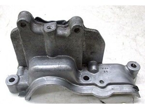 2009-2013 INFINITI G37 OEM LEFT FRONT ENGINE CAMSHAFT VALVE COVER BRACKET 