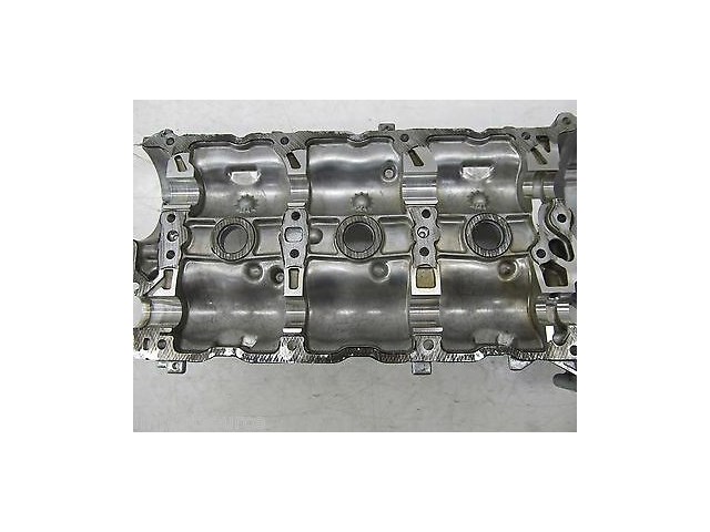 2010-2013 MERCEDES E350 W212 OEM RIGHT FRONT CYLINDER HEAD VALVE COVER 