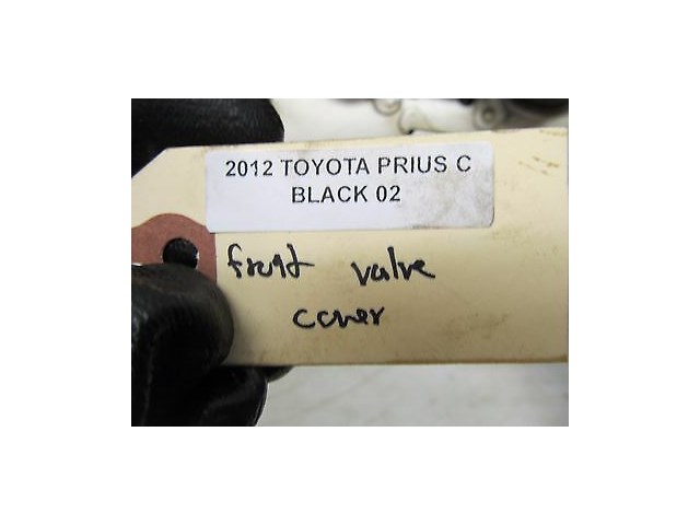 2012-2015 TOYOTA PRIUS C OEM FRONT ENGINE VALVE COVER ASSEMBLY 