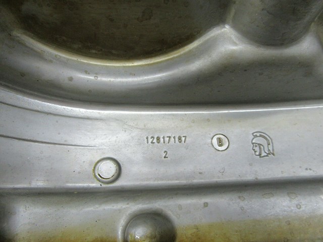 2013-2017 CADILLAC XTS OEM REAR ENGINE VALVE COVER ASSEMBLY 