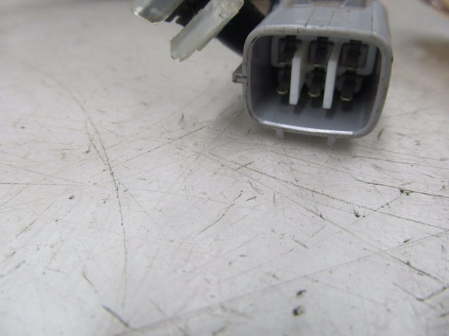 2001-2006 LEXUS LS430 OEM LEFT FRONT DRIVER SEAT BELT BUCKLE 7K3310