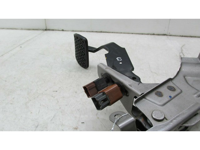 2011-2018 INFINITI M37 Q70 OEM LEFT FRONT DRIVER BRAKE PEDAL