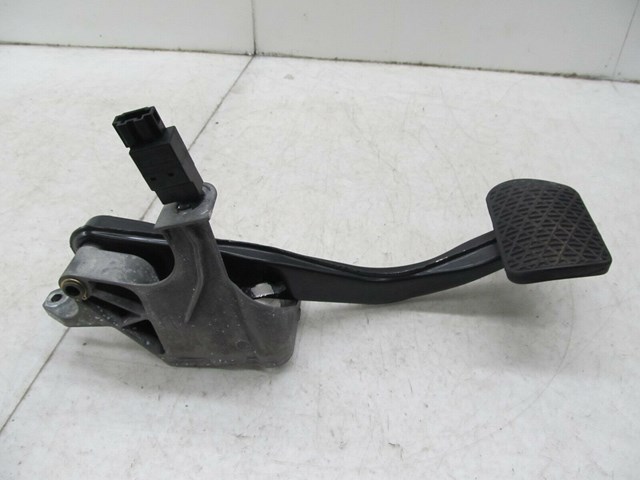 2003-2006 MERCEDES E500 W211 OEM LEFT FRONT BRAKE PEDAL