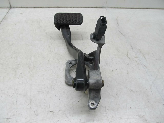2003-2006 MERCEDES E500 W211 OEM LEFT FRONT BRAKE PEDAL