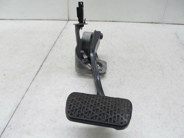 2003-2006 MERCEDES E500 W211 OEM LEFT FRONT BRAKE PEDAL