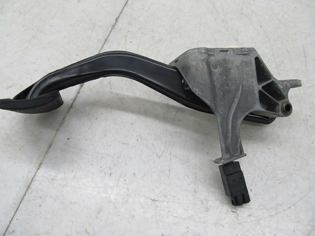 2003-2006 MERCEDES E500 W211 OEM LEFT FRONT BRAKE PEDAL