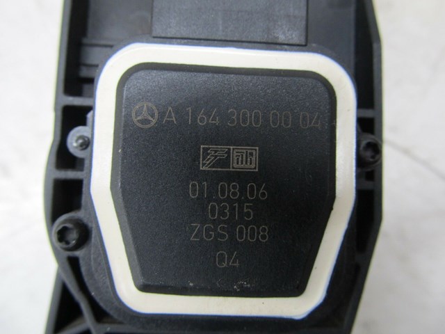 2007-2012 MERCEDES GL450 X164 OEM LEFT FRONT GAS ACCELERATION PEDAL 