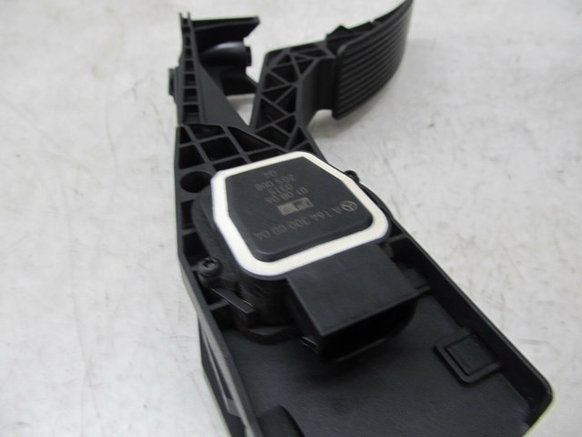 2007-2012 MERCEDES GL450 X164 OEM LEFT FRONT GAS ACCELERATION PEDAL 