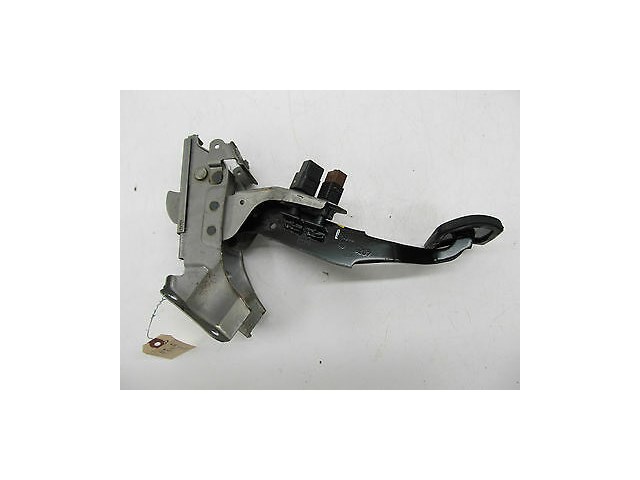 2006-2009 INFINITI M35 OEM LEFT FRONT DRIVER'S SIDE BRAKE PEDAL ASSEMBLY 