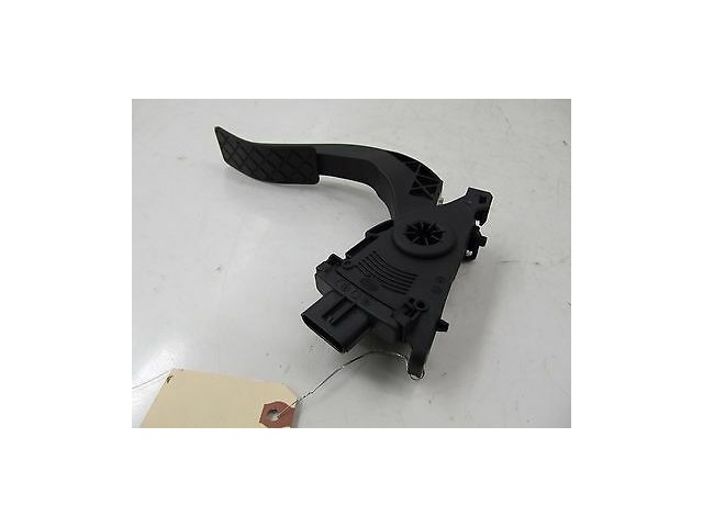 2008-2012 AUDI A4 AVANT WAGON B8 OEM ACCELERATION GAS PEDAL PAD ASSEMBLY