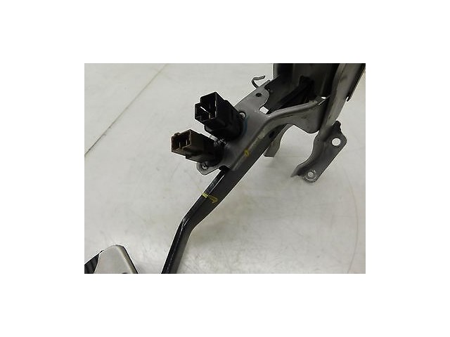 2006-2008 NISSAN 350Z COUPE OEM FLOOR BRAKE PEDAL PAD ASSEMBLY