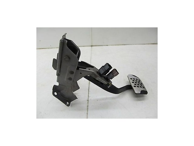 2006-2008 NISSAN 350Z COUPE OEM FRONT DRIVERS BRAKE PEDAL PAD ASSEMBLY