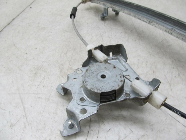 2007-2015 NISSAN XTERRA OEM RIGHT FRONT PASSENGER DOOR WINDOW TRACK 