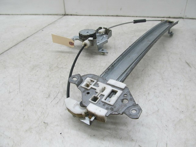 2007-2015 NISSAN XTERRA OEM RIGHT FRONT PASSENGER DOOR WINDOW TRACK 