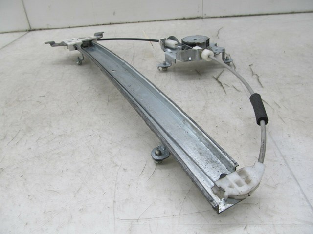 2007-2015 NISSAN XTERRA OEM RIGHT FRONT PASSENGER DOOR WINDOW TRACK 