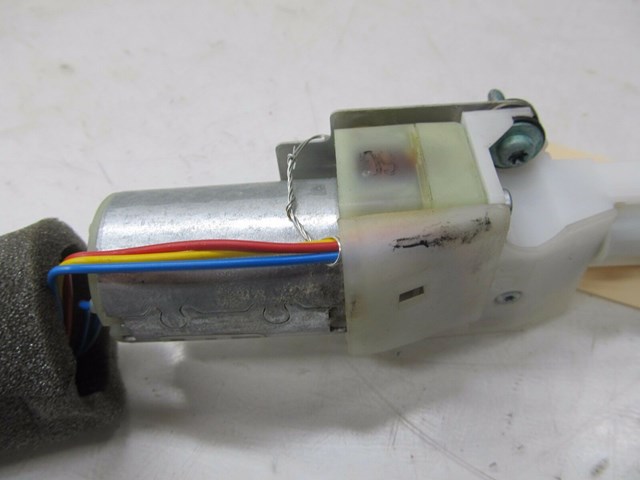 2004-2008 AUDI A8L W12 OEM RIGHT FRONT B PILLAR SEAT BELT ADJUSTMENT MOTOR