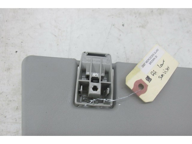2007-2012 MERCEDES GL450 X164 OEM RIGHT FRONT PASSENGER SIDE LOWER SUNVISOR