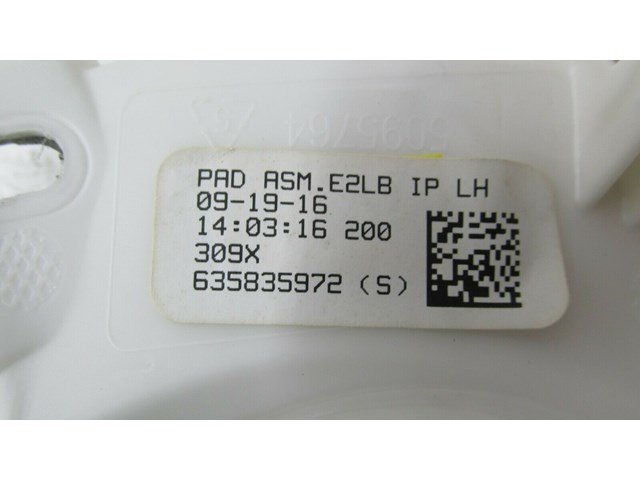 2017-2019 BUICK LACROSSE OEM  LET FRONT TOP DASH VENT TRIM 