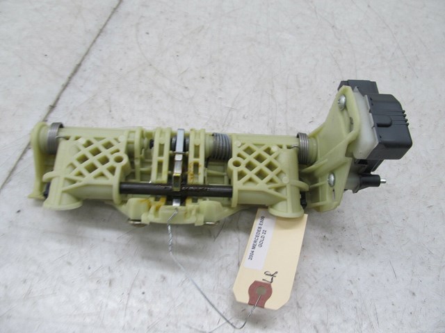 2003-2006 MERCEDES E500 W211 OEM LEFT REAR HEADREST RECLINER MOTOR 